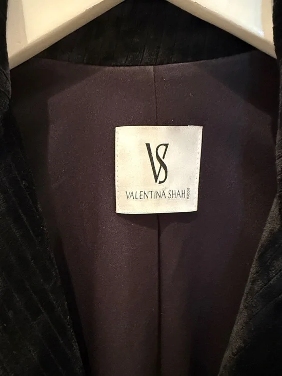 Valentina Shah Limited Edition Black Velvet Longline Blazer - Picture 2 of 4